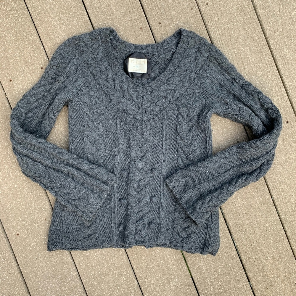 Gray Cable Knit Sweater 🧶
